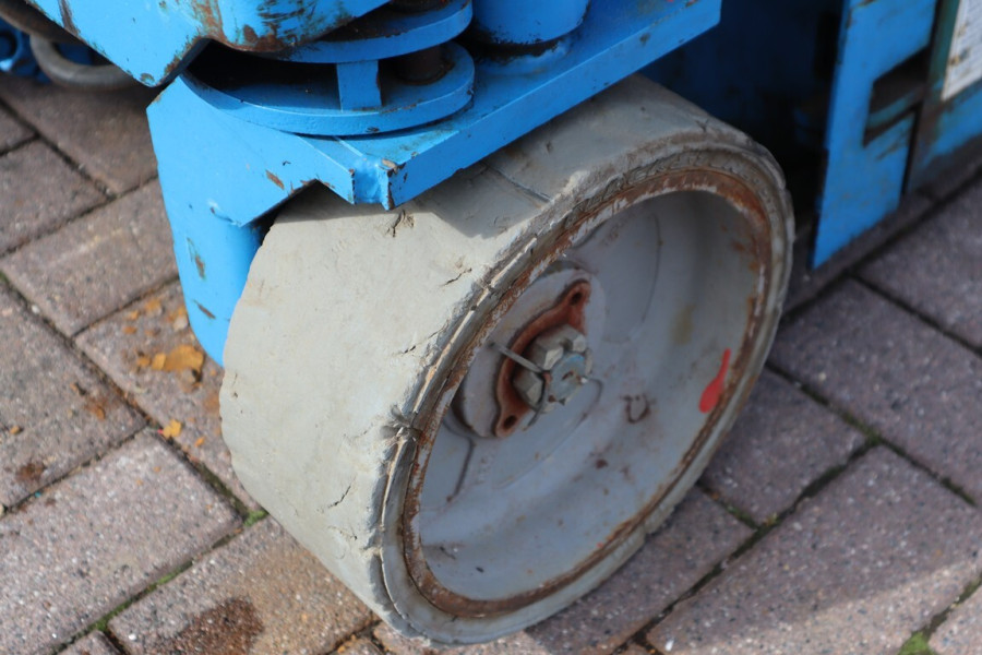 Genie-GS1932-2009-nr-90759-(2).jpg