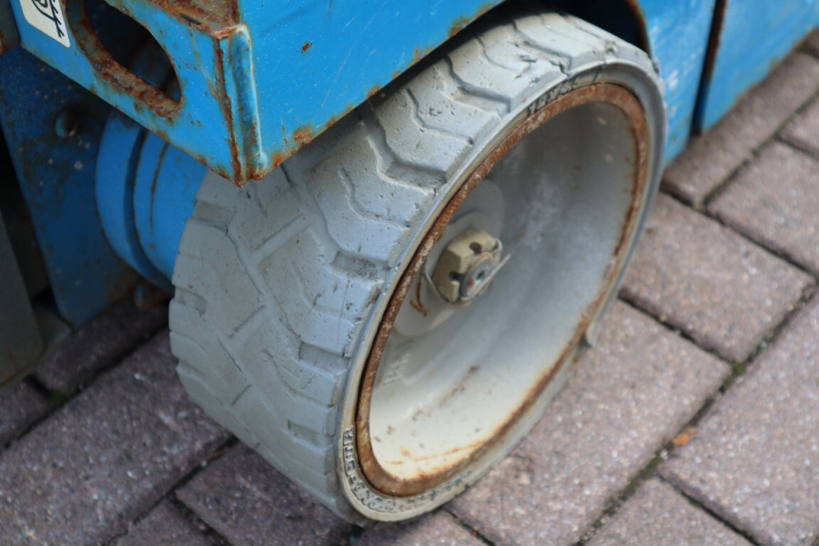 Genie-GS1932-2009-nr-90759-(7).jpg
