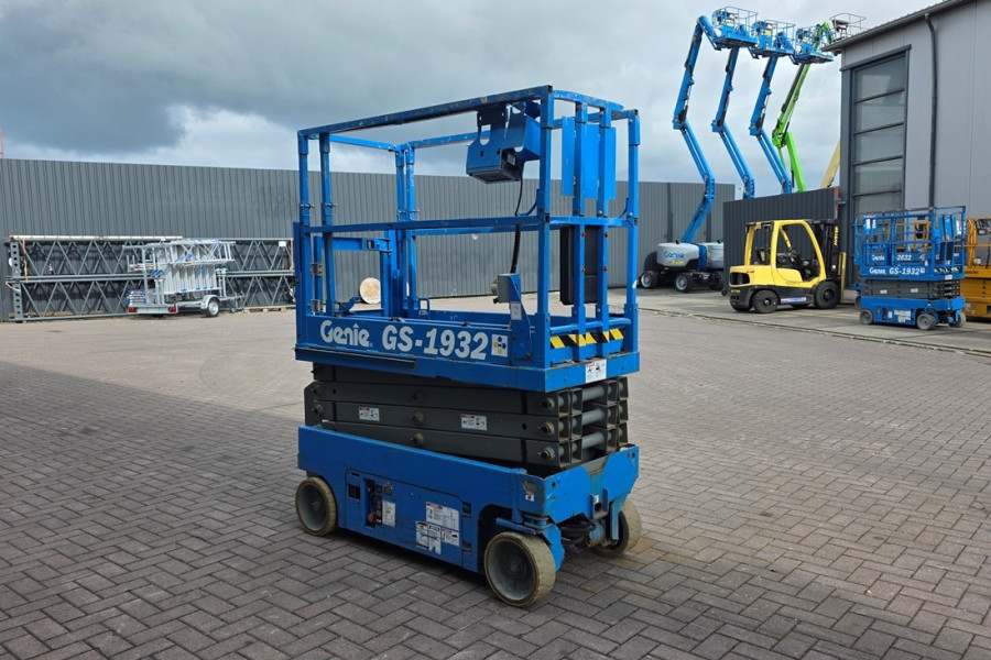 Genie-GS1932-2010-nr-90796-(2).jpg