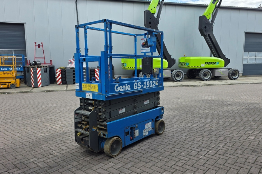 Genie-GS1932-2010-nr-90796-(3).jpg