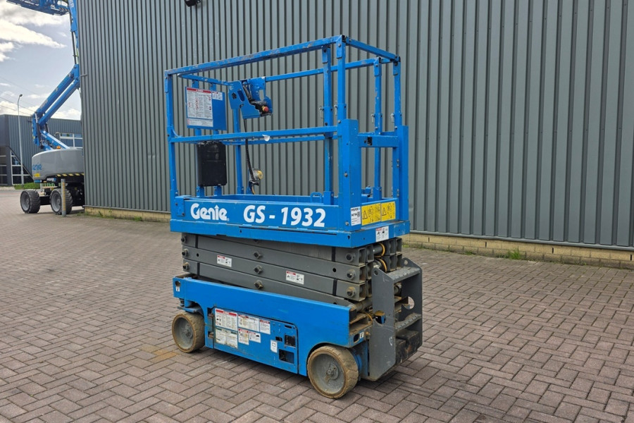 Genie-GS1932-2010-nr-90796-(4).jpg