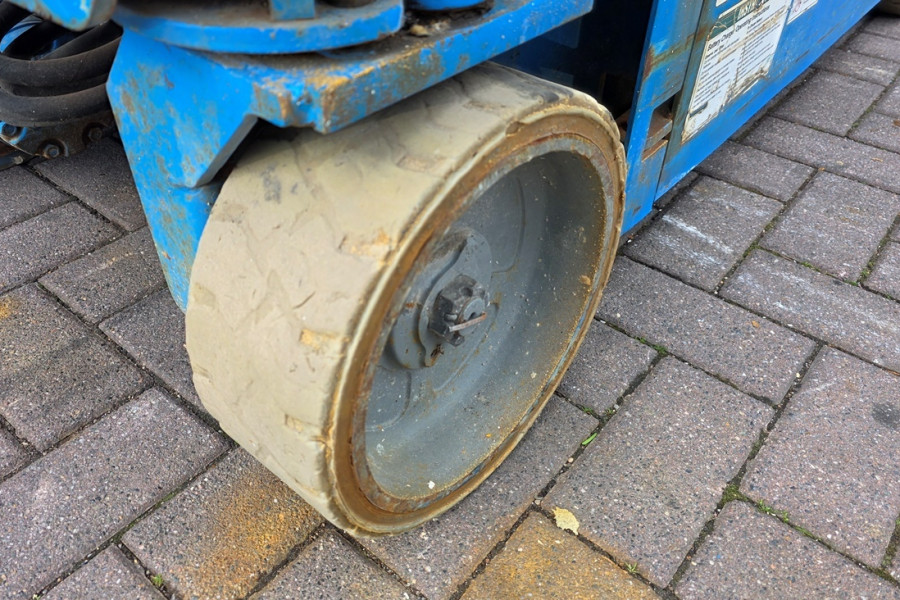 Genie-GS1932-2010-nr-90796-(10).jpg