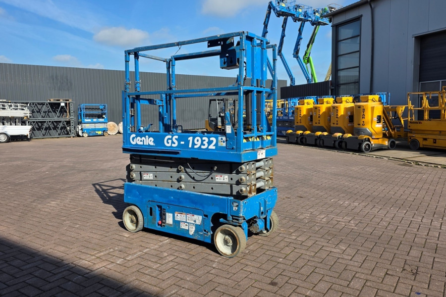 Genie-GS1932-2004-nr-90758-(2).jpg