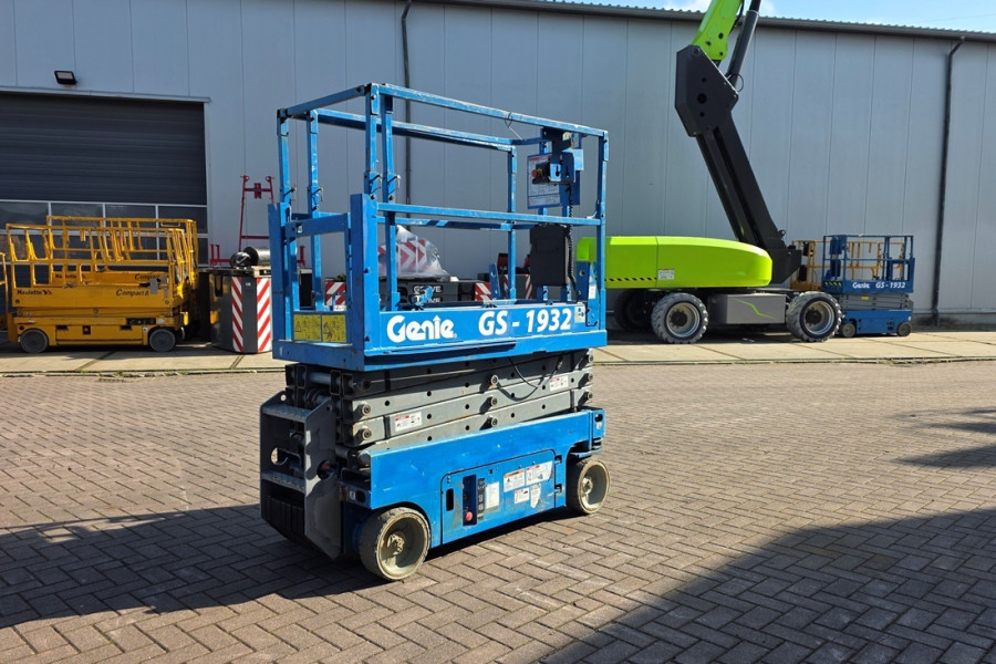 Genie-GS1932-2004-nr-90758-(3).jpg