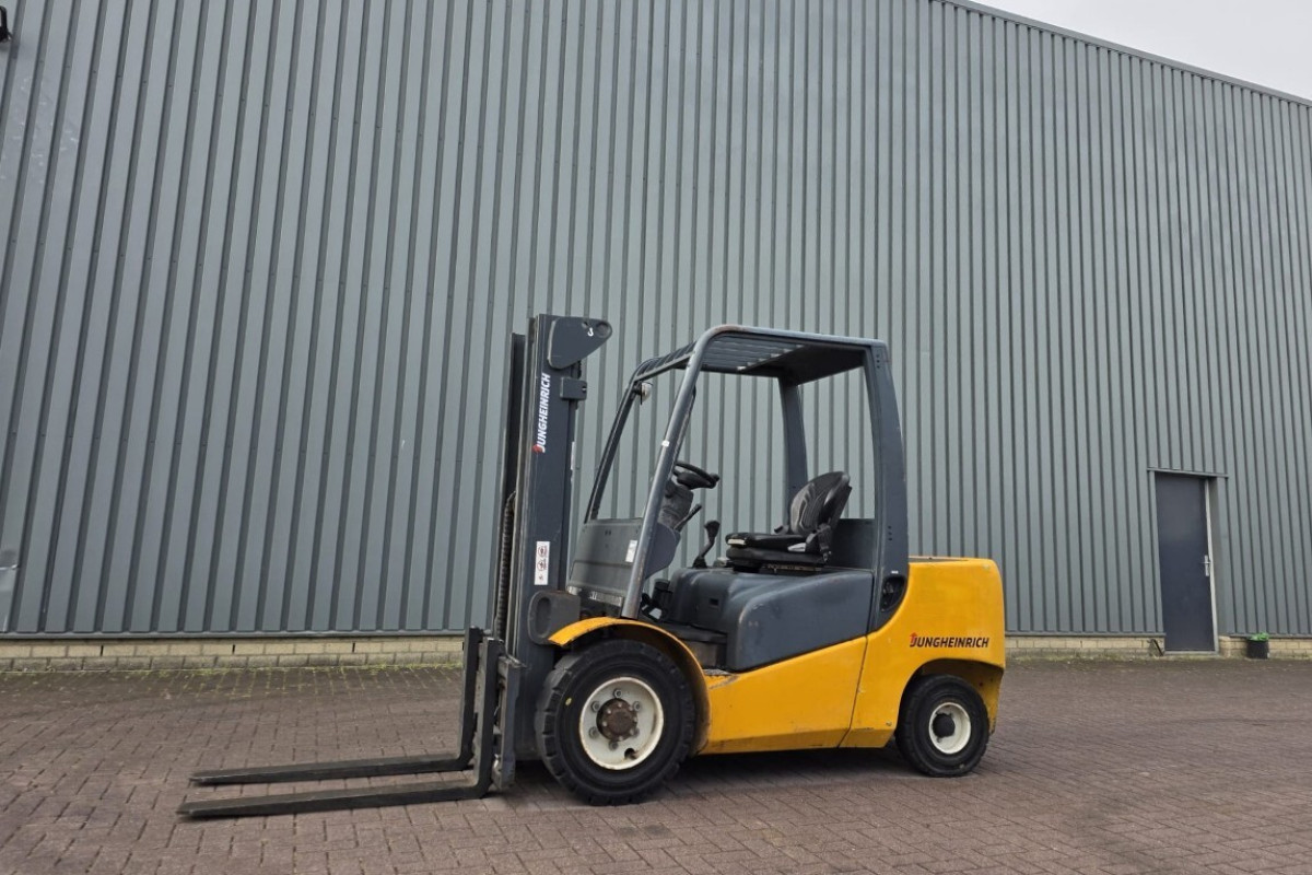 Jungheinrich-DFG435-2009-nr-90802-(1).jpg