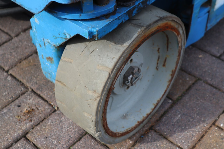 Genie-GS1932-2010-nr-90765-(2).jpg