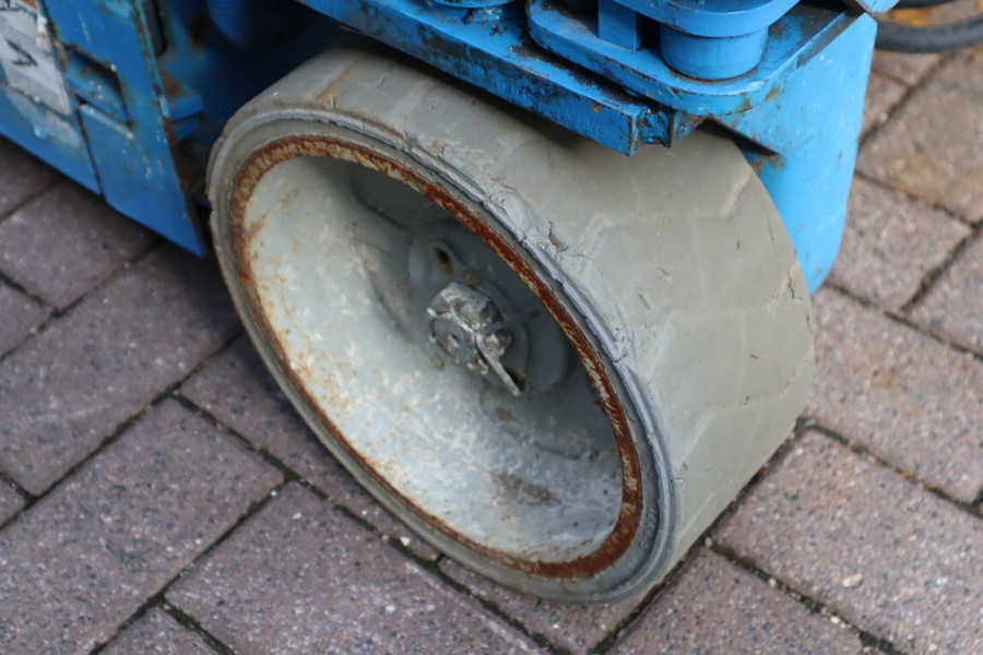 Genie-GS1932-2010-nr-90765-(3).jpg