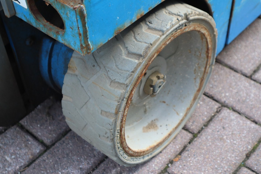 Genie-GS1932-2010-nr-90765-(8).jpg