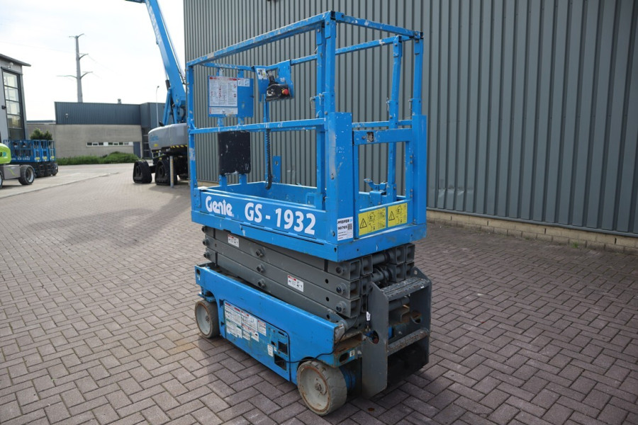 Genie-GS1932-2010-nr-90765-(10).jpg