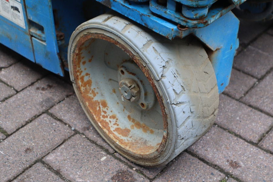 Genie-GS1932-2010-nr-90769-(4).jpg