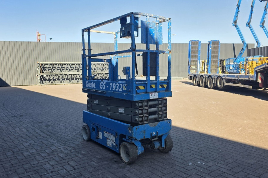 Genie-GS1932-2010-nr-90508-(2).jpg