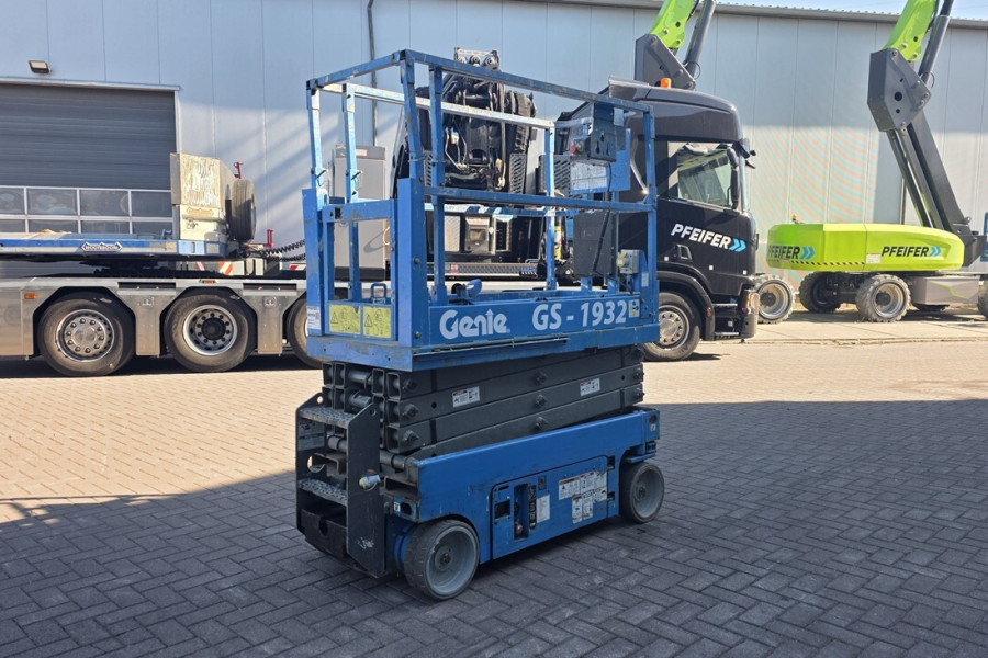 Genie-GS1932-2010-nr-90508-(3).jpg