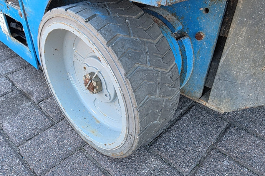 Genie-GS1932-2010-nr-90508-(6).jpg