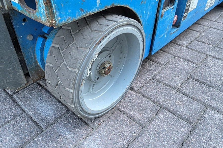 Genie-GS1932-2010-nr-90508-(7).jpg