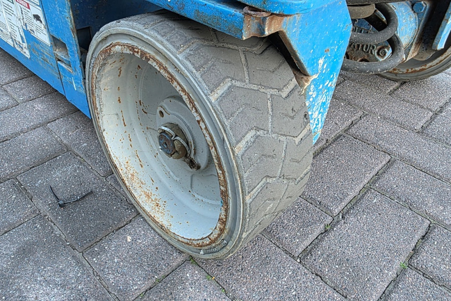 Genie-GS1932-2010-nr-90508-(8).jpg