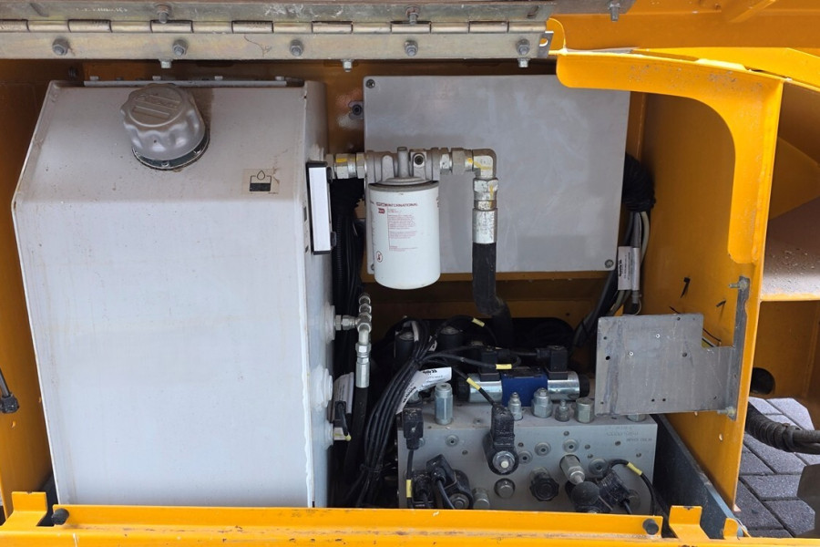 Haulotte-COmpact-12DX-2018-nr-90821-(13).jpg